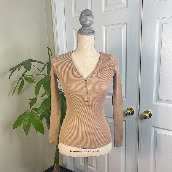 Streetwear S - Sexy & Tight Ribbed Zip Front Top - Picture 1 of 3